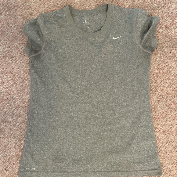 Nike Gray Short Sleeve Tee - Picture 1 of 2